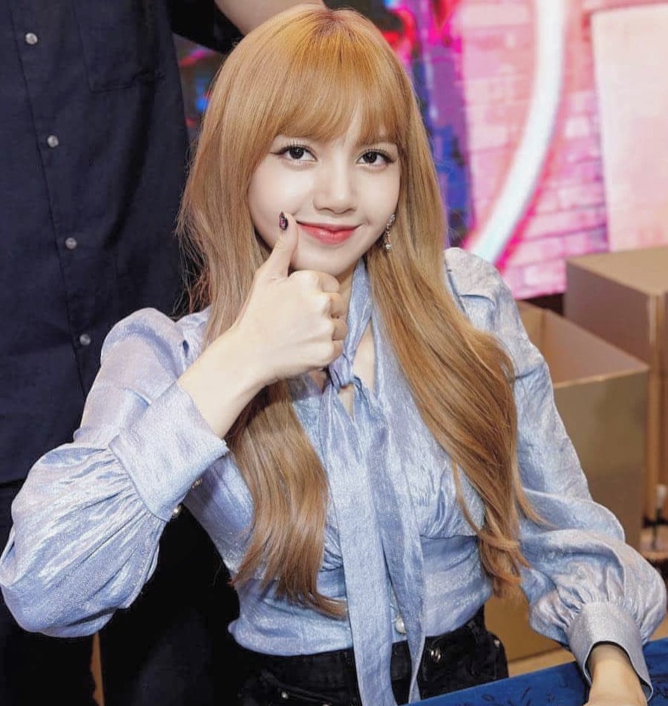 Detail Lisa Blackpink Rambut Pirang Nomer 6