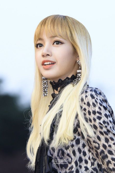 Detail Lisa Blackpink Rambut Pirang Nomer 52