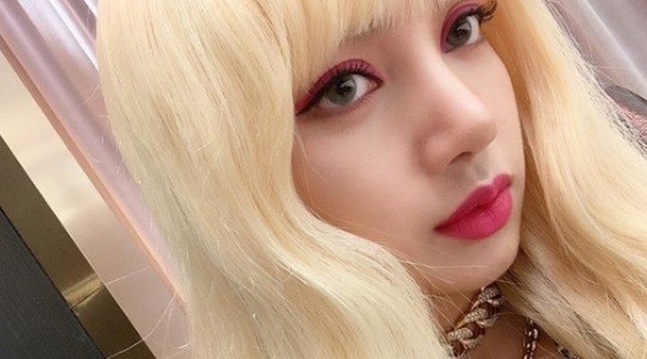 Detail Lisa Blackpink Rambut Pirang Nomer 9