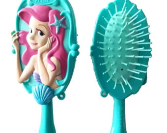Detail Little Mermaid Brushes Hair With Fork Nomer 31