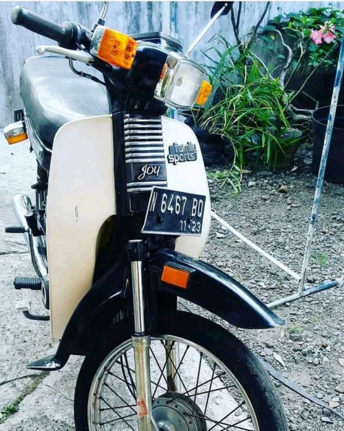 Detail Motor Tua Antik Klasik Nomer 22