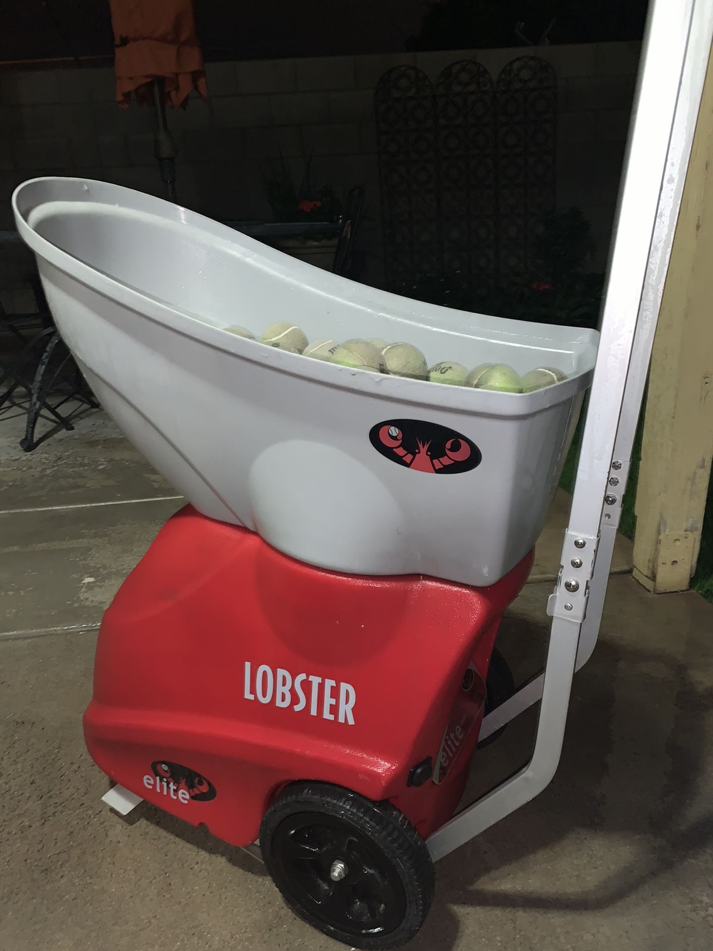 Detail Lobster Tennis Ball Machine For Sale Nomer 44