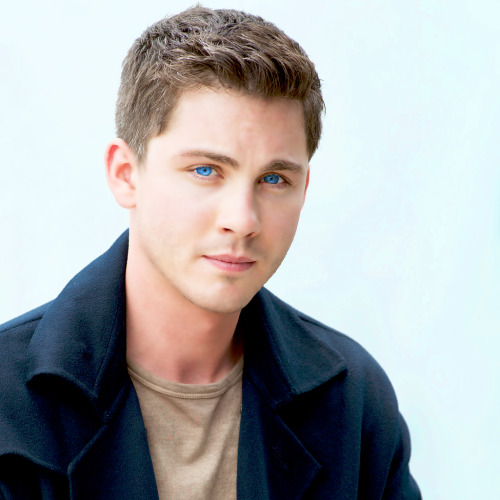 Detail Logan Lerman 2017 Nomer 9