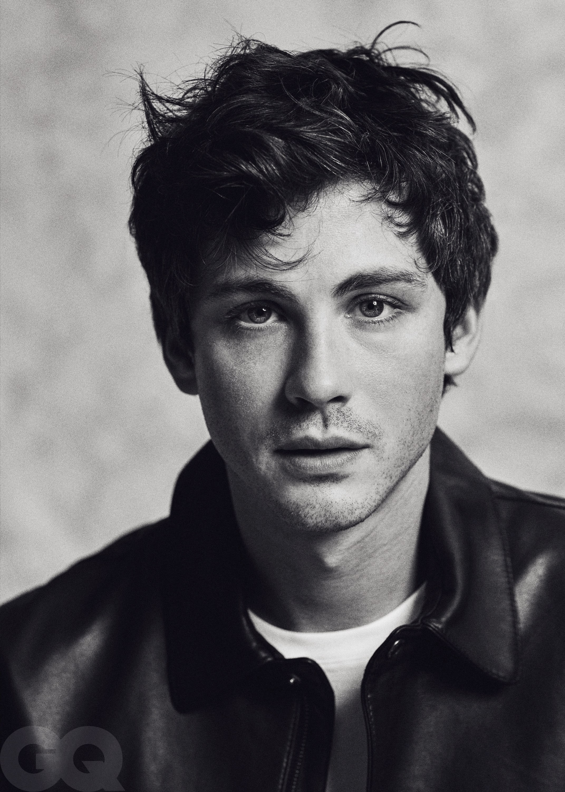 Detail Logan Lerman Photoshoot Nomer 2