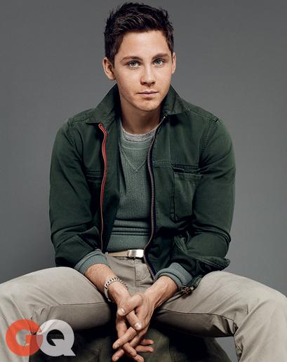 Detail Logan Lerman Photoshoot Nomer 32