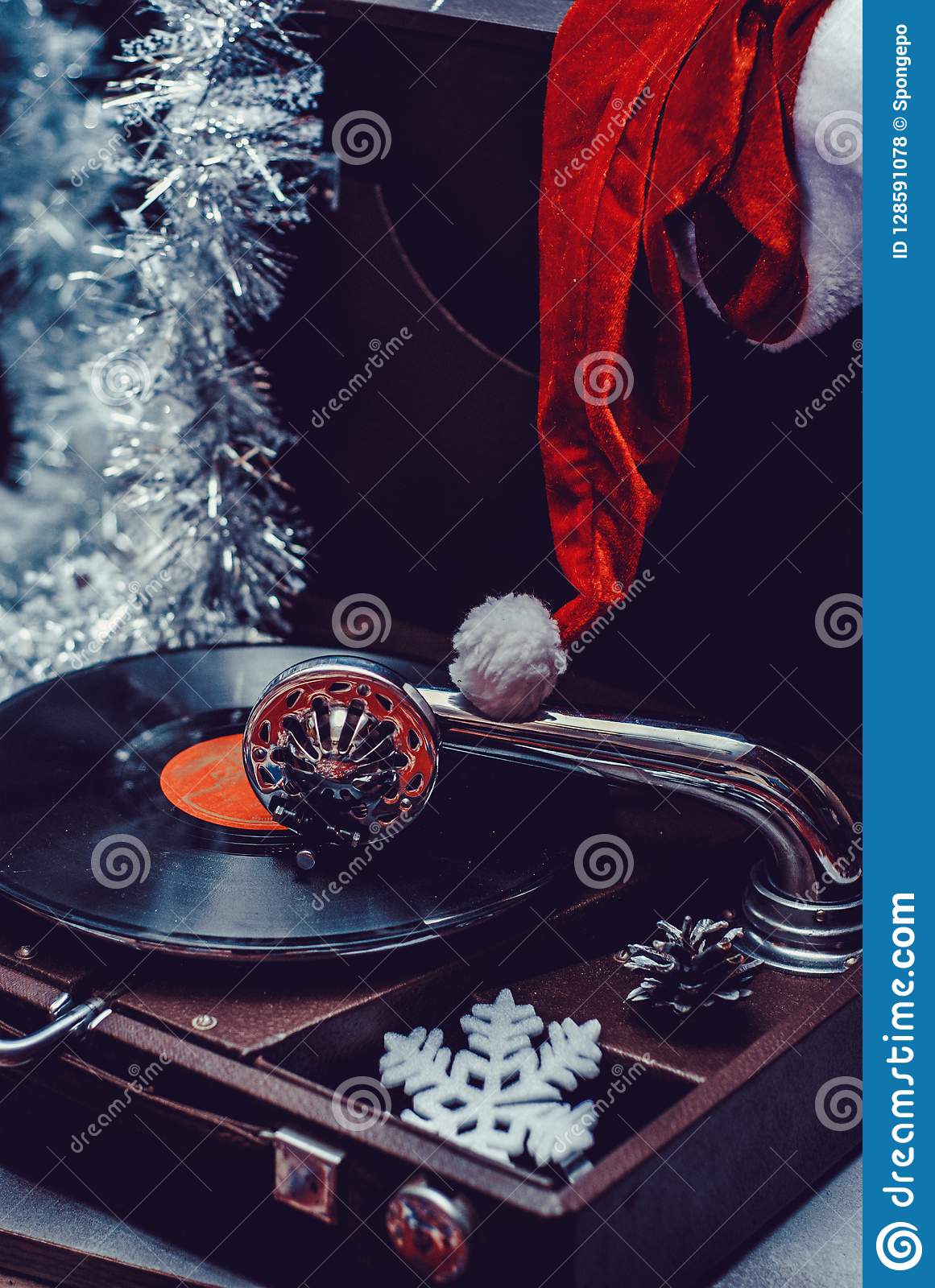 Detail Mr Christmas Gramophone Nomer 37