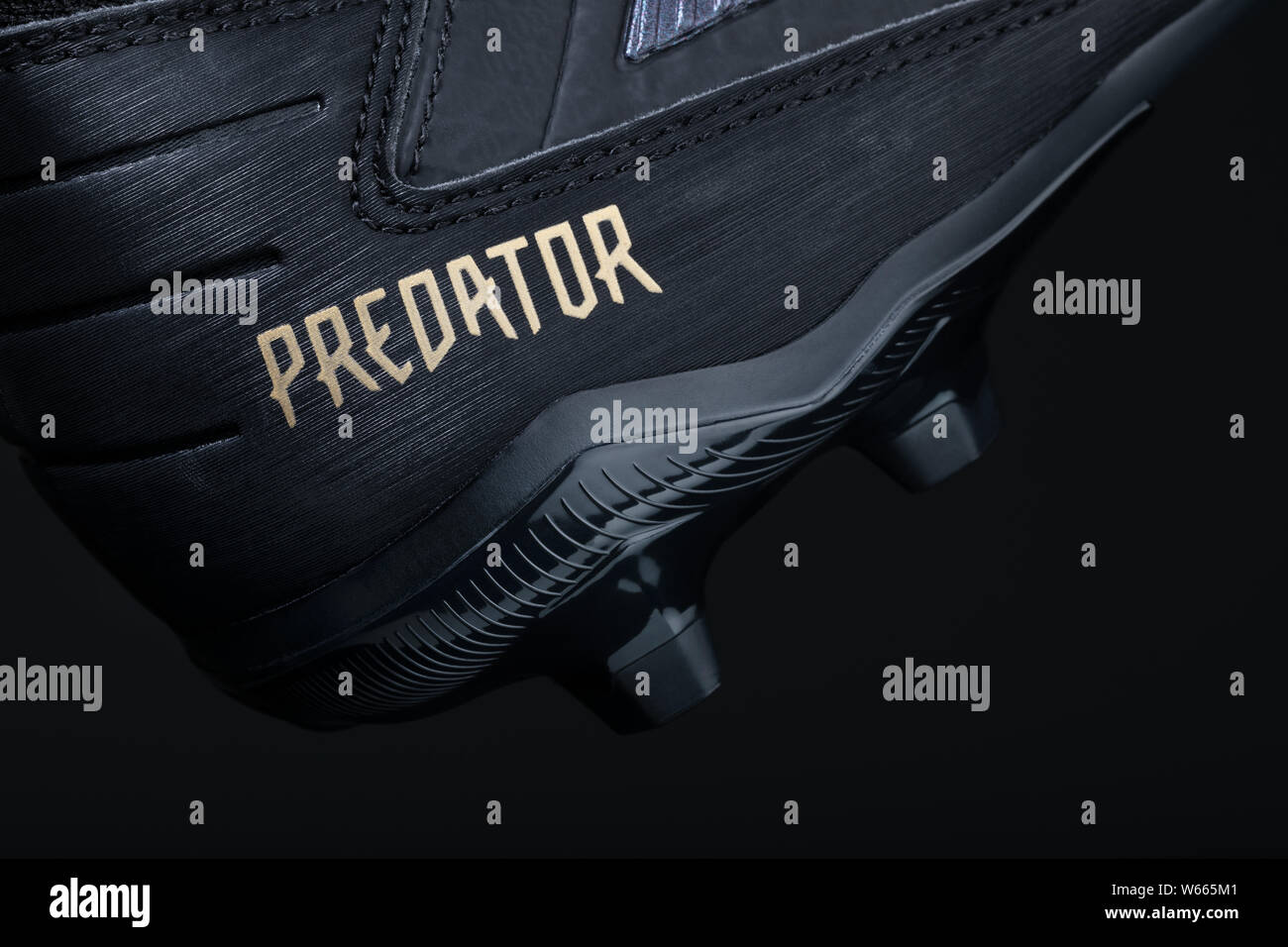 Detail Logo Adidas Predator Nomer 38
