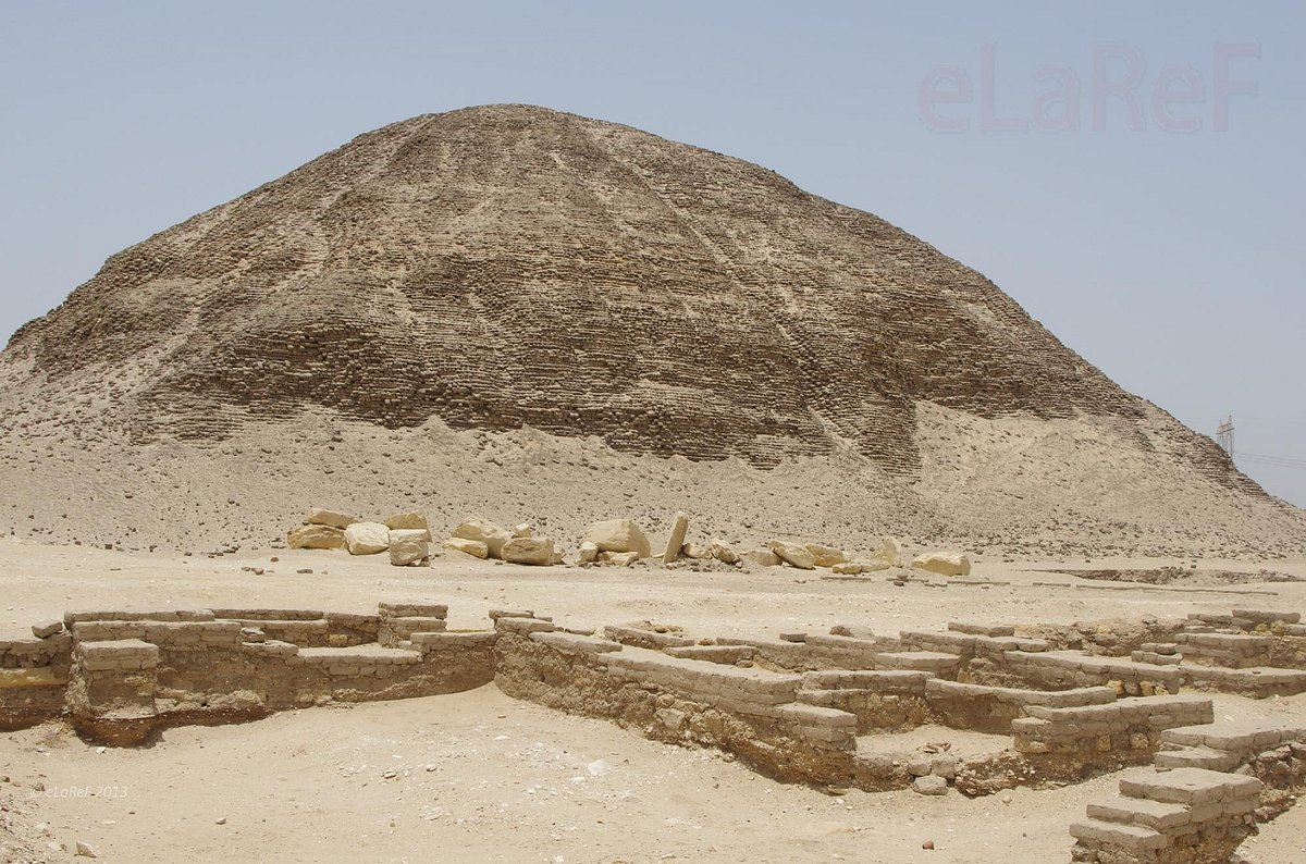 Detail Mud Pyramid Mosque Nomer 40