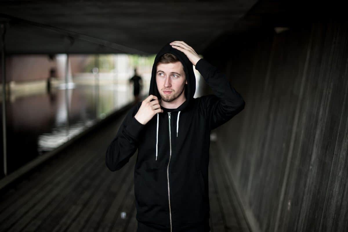 Detail Muka Alan Walker Nomer 17