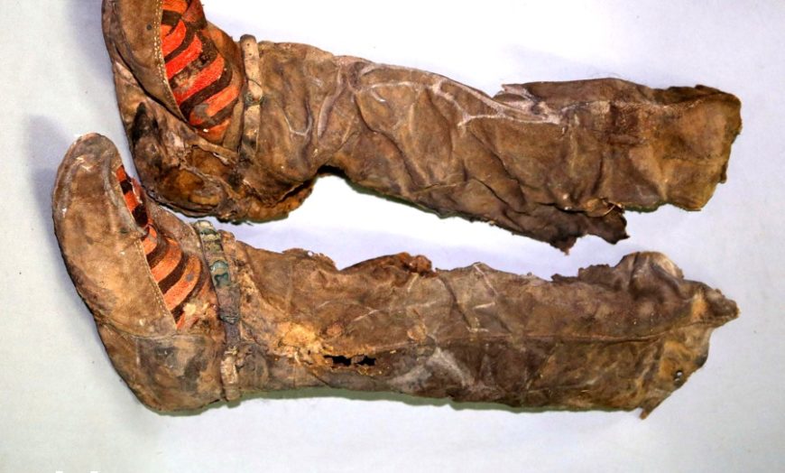 Detail Mummy Found Wearing Adidas Nomer 3