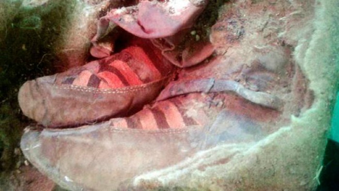 Detail Mummy Found Wearing Adidas Nomer 4