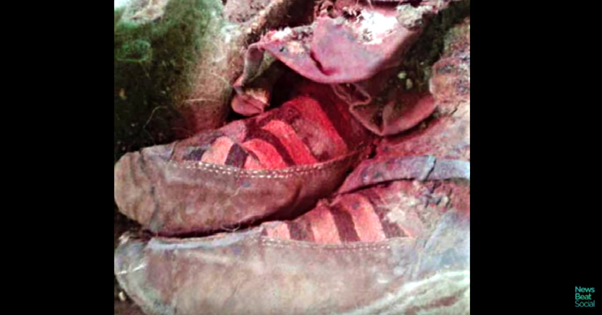 Detail Mummy Found Wearing Adidas Nomer 43