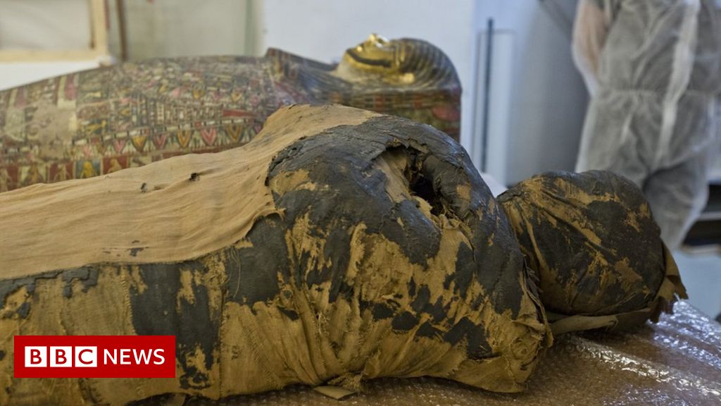 Detail Mummy Found Wearing Adidas Nomer 48