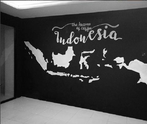 Detail Mural Hitam Putih Kamar Nomer 28