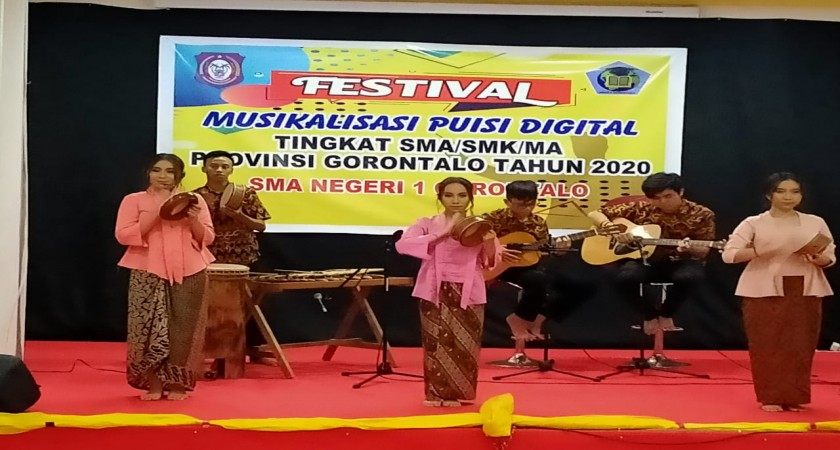 Detail Musikalisasi Puisi Gambar Anak Bermain Gitar Nomer 44