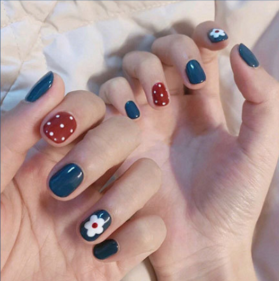 Detail Nail Art Biru Dongker Nomer 30