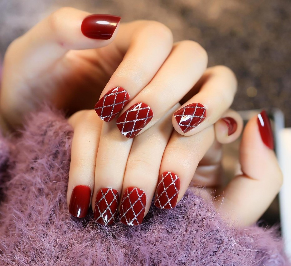 Detail Nail Art Merah Gold Nomer 15