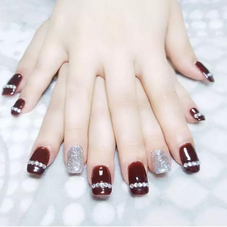 Detail Nail Art Merah Maroon Simple Nomer 8