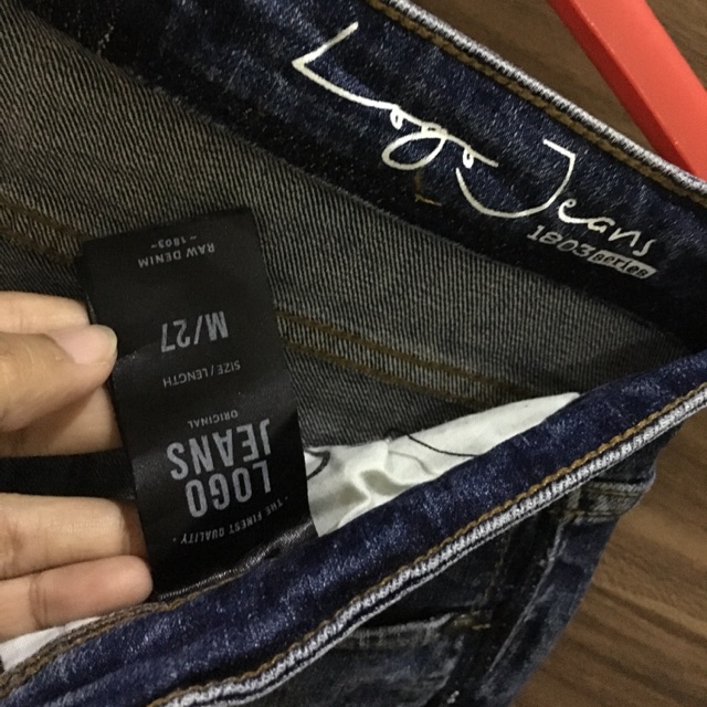 Detail Logo Celana Jeans Nomer 37