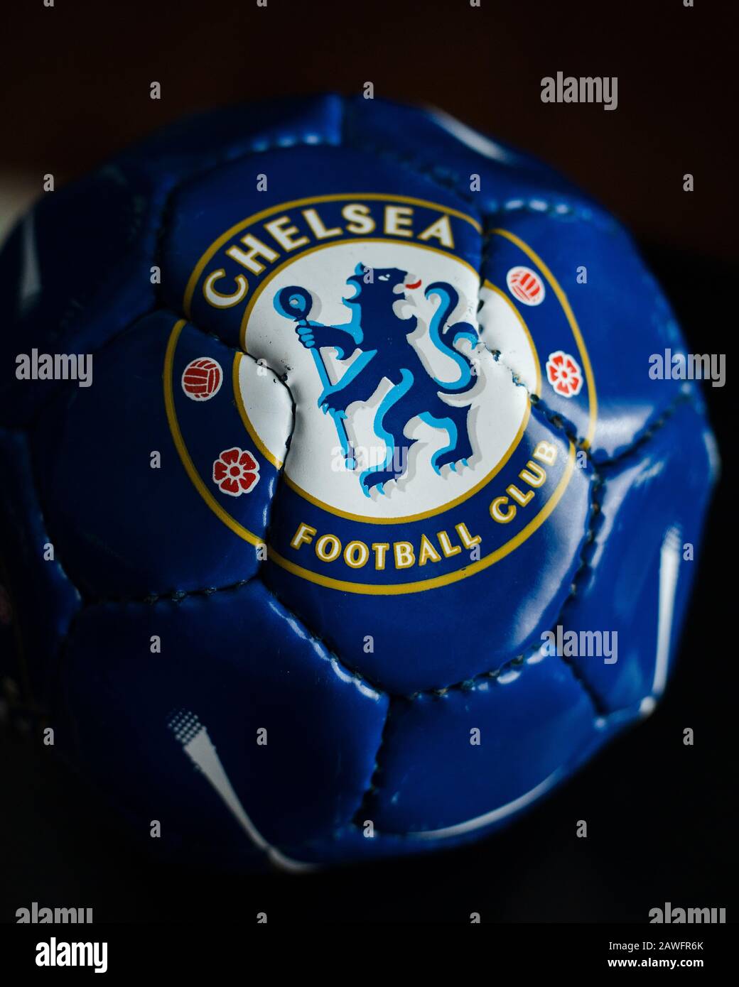 Detail Logo Chelsea Nomer 9