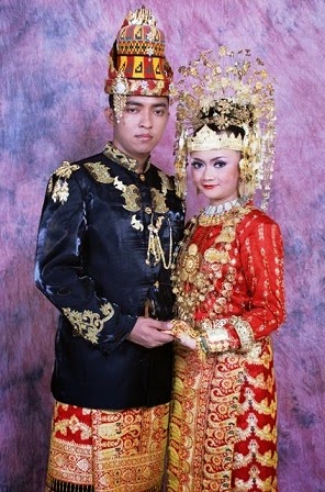 Detail Nama Pakaian Adat Dan Gambarnya Nomer 12