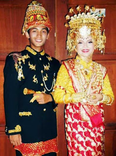 Detail Nama Pakaian Adat Dan Gambarnya Nomer 25