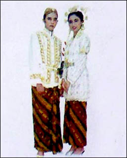 Detail Nama Pakaian Adat Dan Gambarnya Nomer 29