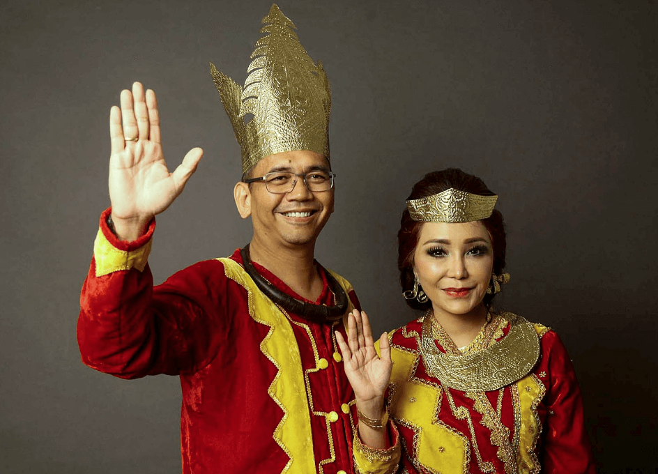 Detail Nama Pakaian Adat Dan Gambarnya Nomer 31