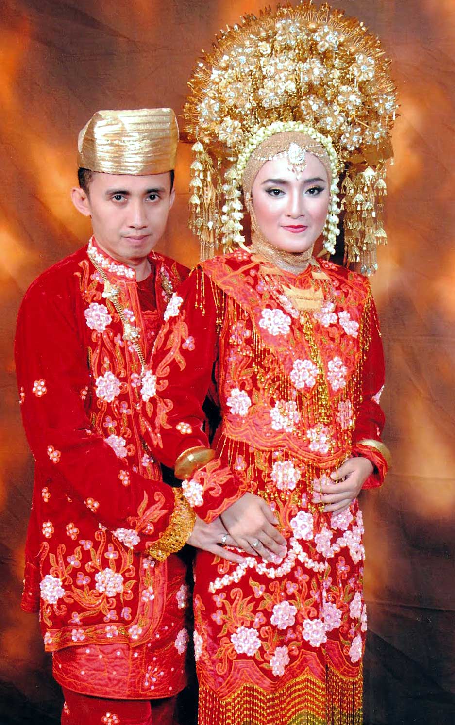Detail Nama Pakaian Adat Dan Gambarnya Nomer 55