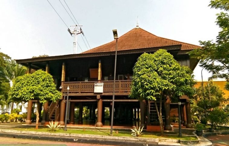 Detail Nama Rumah Adat Lampung Nomer 3