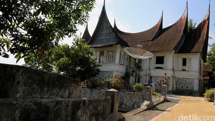 Detail Nama Rumah Adat Sumatera Barat Nomer 47