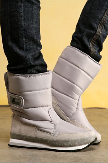 Detail Napoleon Dynamite Moon Boots Nomer 21