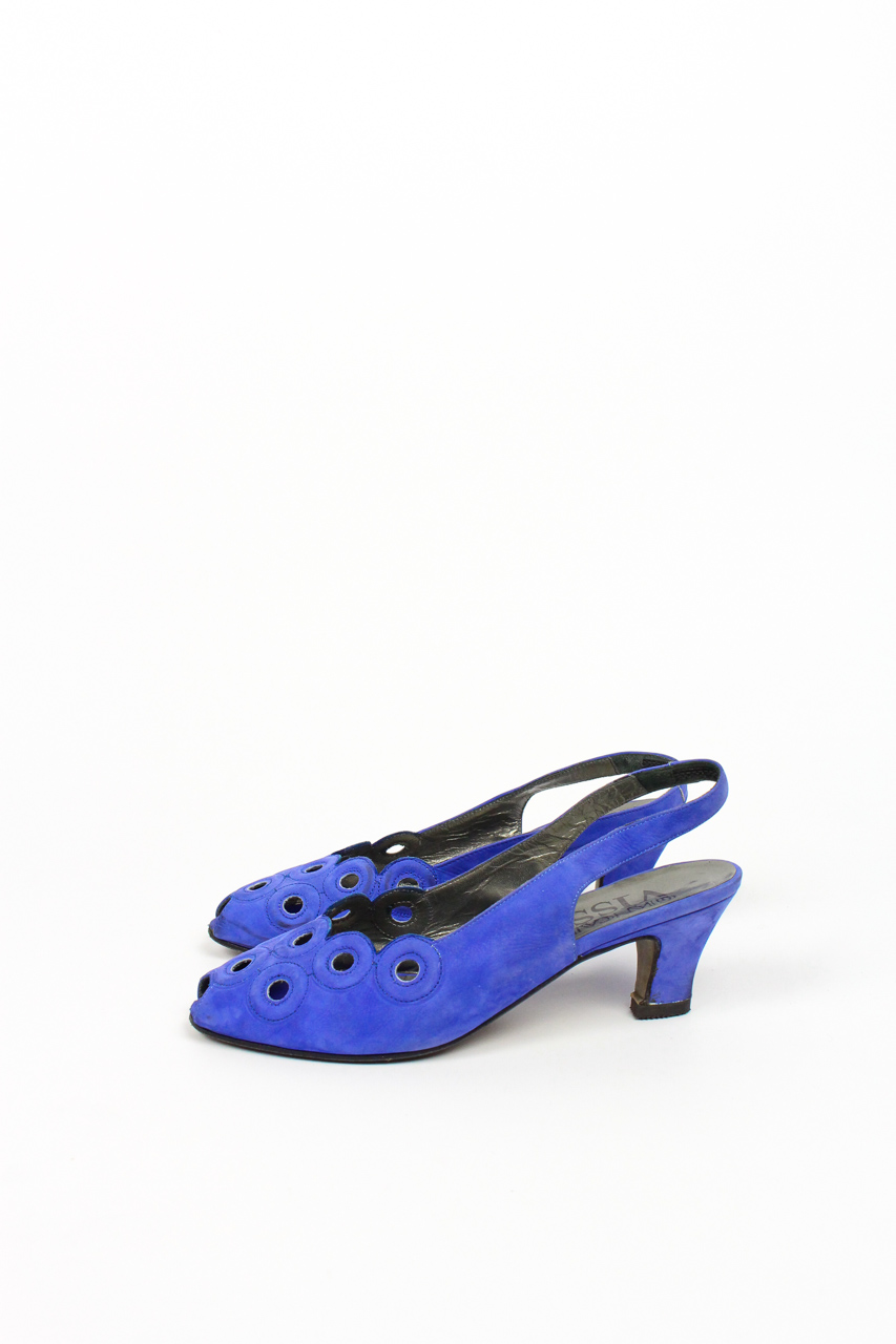 Detail Oma In High Heels Nomer 12