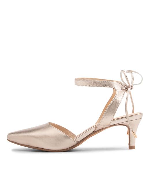 Detail Oma In High Heels Nomer 17