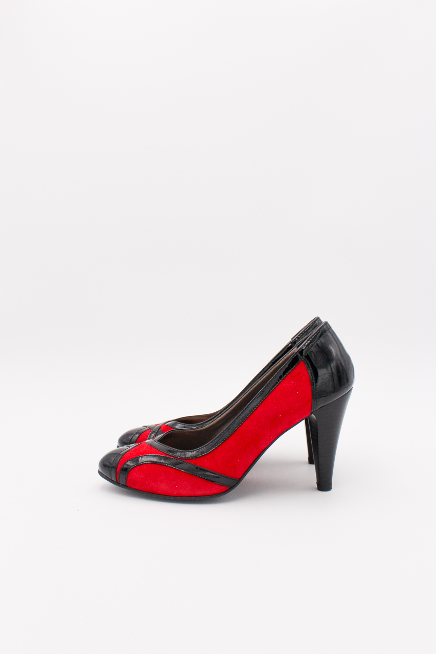 Detail Oma In High Heels Nomer 8