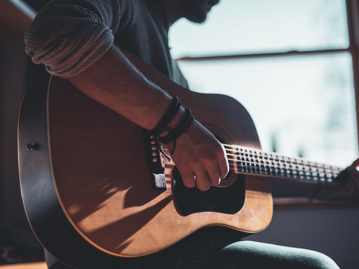 Detail Logo Gitar Akustik Nomer 20