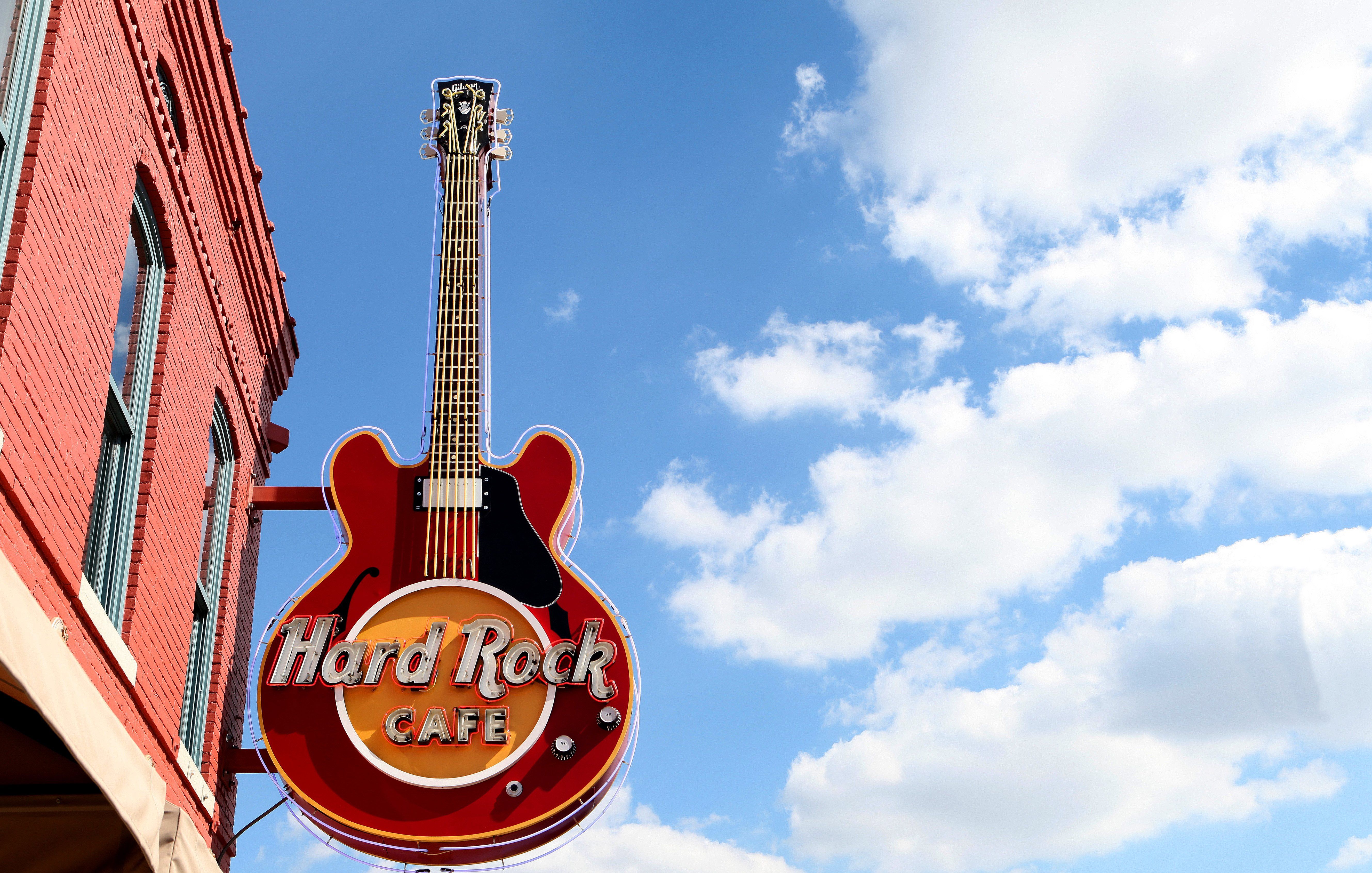 Detail Logo Hard Rock Cafe Nomer 48