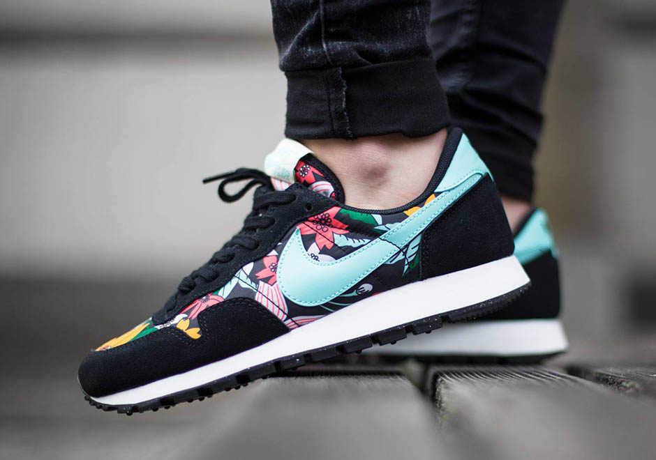 Detail Nike Pegasus 83 Floral Nomer 46