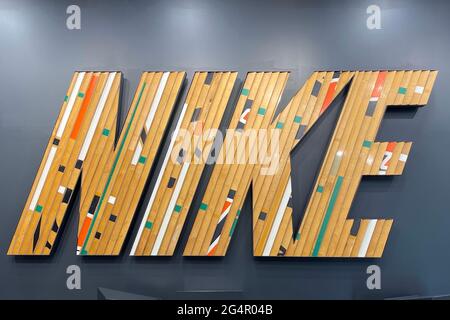 Detail Nike Store Logo Nomer 33