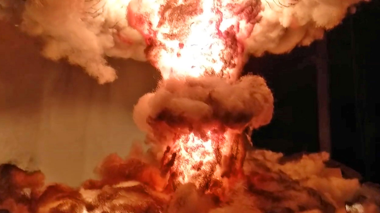Detail Nuclear Explosion Mushroom Cloud Model Lamp Nomer 15