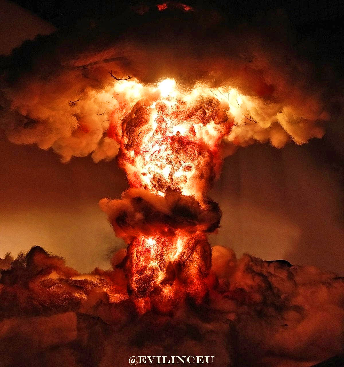 Detail Nuclear Explosion Mushroom Cloud Model Lamp Nomer 7