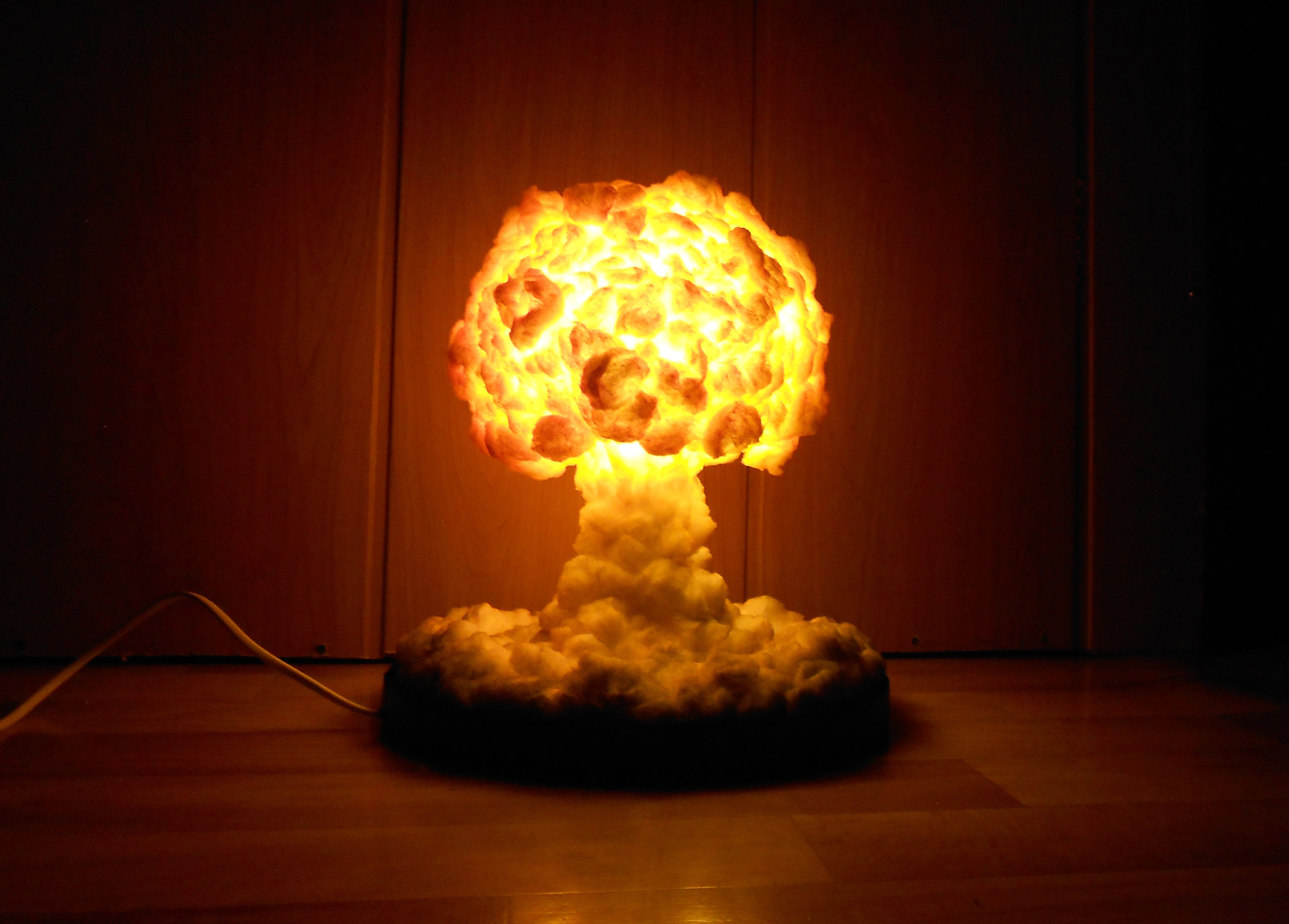 Detail Nuclear Explosion Mushroom Cloud Model Lamp Nomer 9