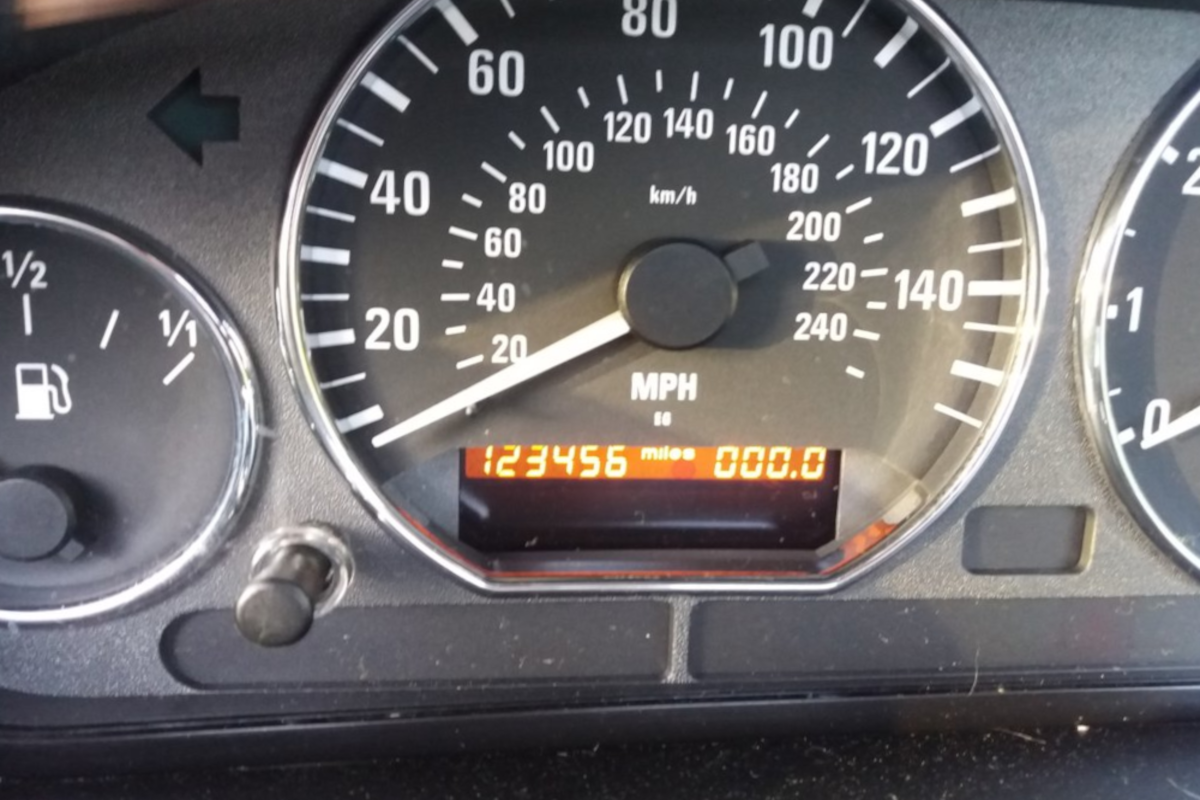 Detail Odometer Pictures Nomer 53