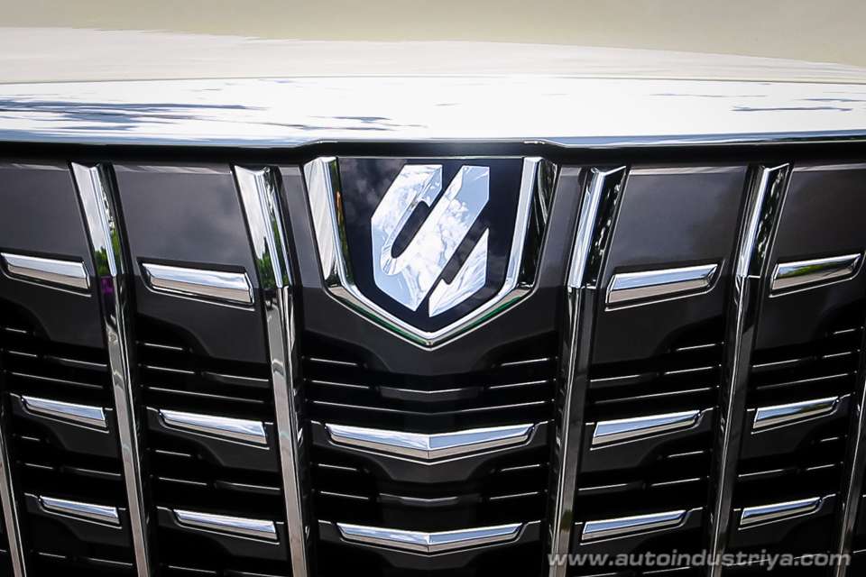 Detail Logo Mobil Alphard Nomer 6