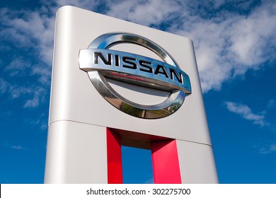 Detail Logo Mobil Nissan Nomer 19