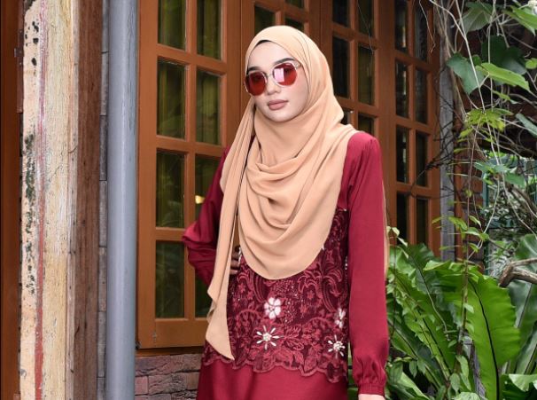 Detail Ootd Baju Merah Maroon Nomer 24