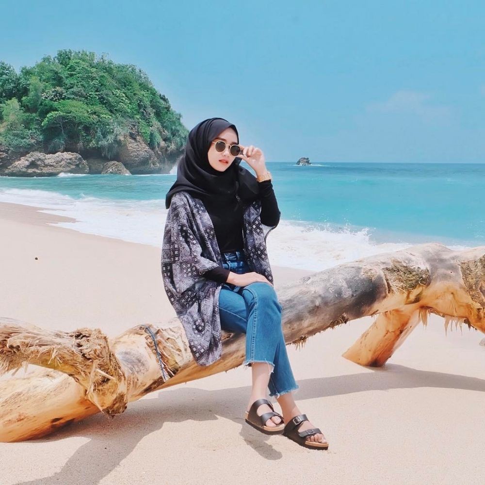 Detail Ootd Hijab Pantai Jeans Nomer 3