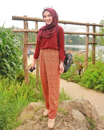 Detail Ootd Hijab Warna Maroon Nomer 35