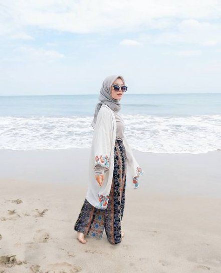 Detail Ootd Pantai Hijab Simple Nomer 11