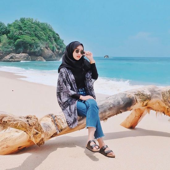 Detail Ootd Pantai Hijab Simple Nomer 21